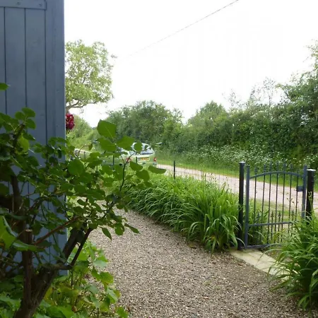 Confortable Avec Jardin, Barbecue Et Cheminees - Proche De Vichy Et Activites Karting - Fr-1-489-170 Holiday home Montoldre